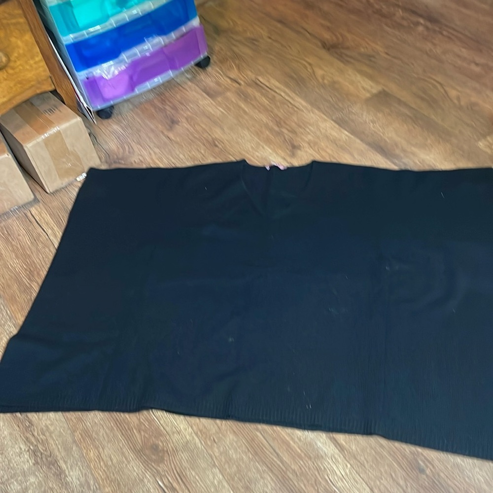 ⚫️Black Calypso cashmere poncho size small⚫️